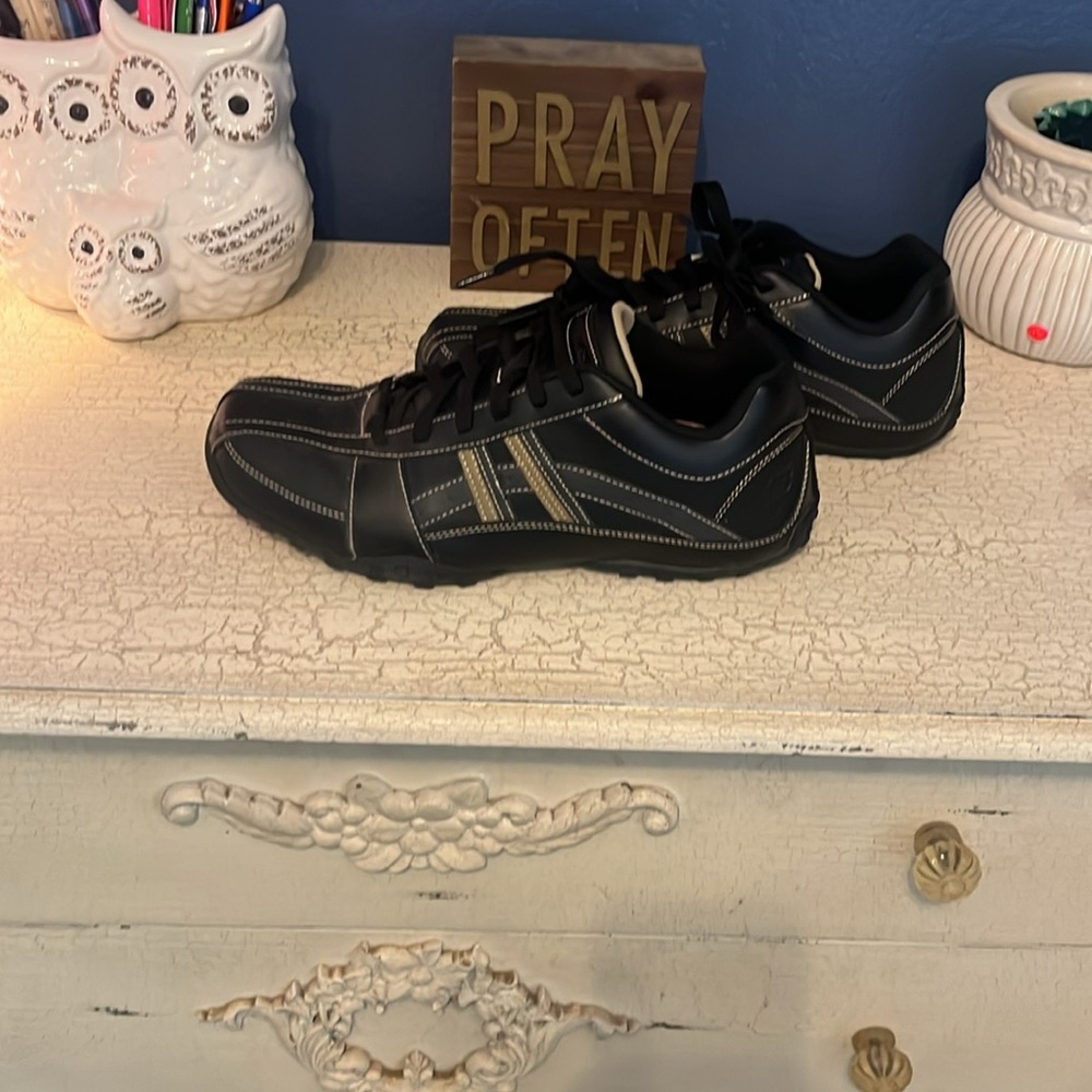 Men's Black and Gold Sneakers - Picture 2 of 6